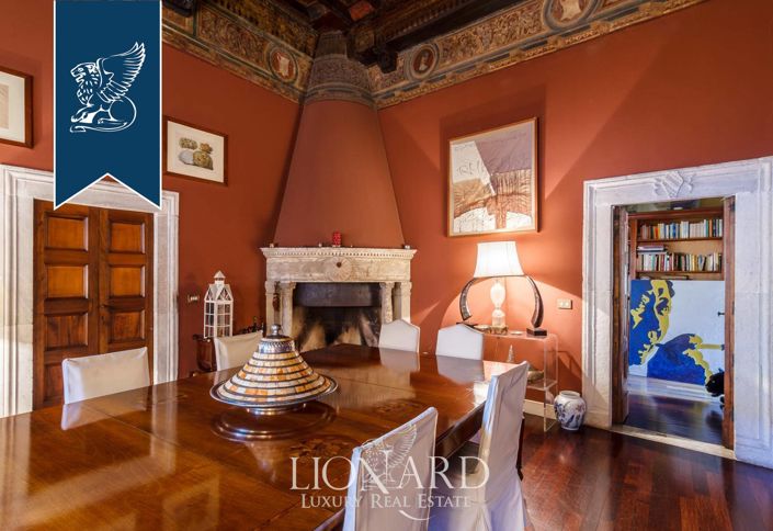 Image No.3-20 Bed Property for sale