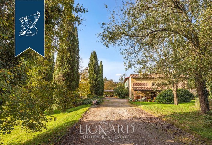 Image No.16-11 Bed Farmhouse for sale