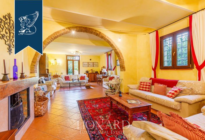 Image No.17-11 Bed Farmhouse for sale