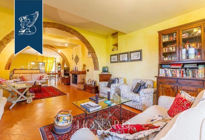 Image No.19-11 Bed Farmhouse for sale