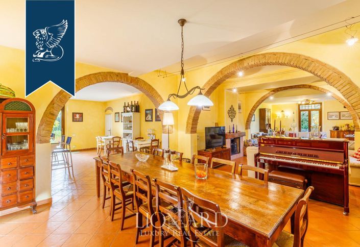 Image No.21-11 Bed Farmhouse for sale