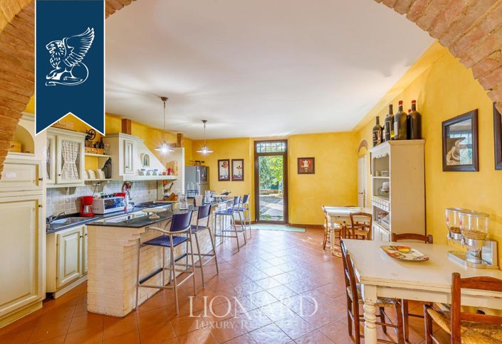 Image No.23-11 Bed Farmhouse for sale