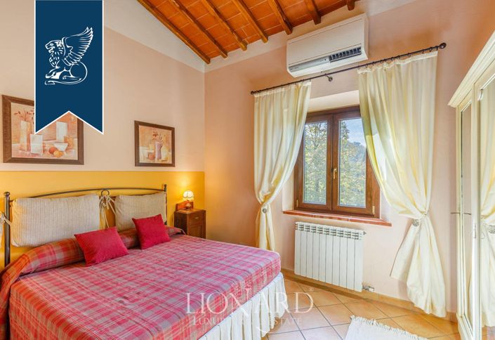 Image No.40-11 Bed Farmhouse for sale