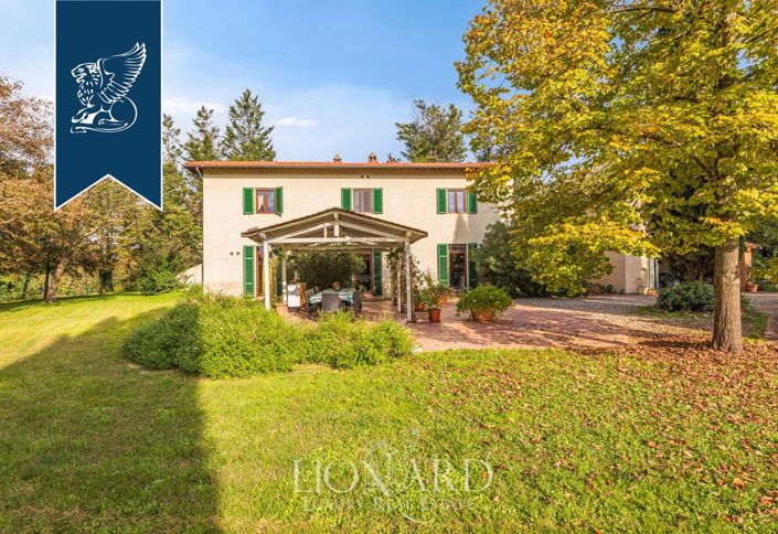 Image No.8-11 Bed Farmhouse for sale