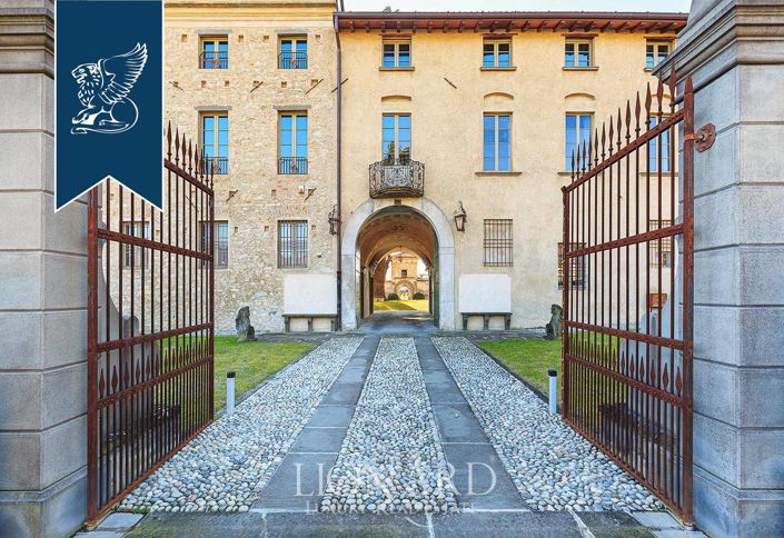 Image No.9-30 Bed Property for sale