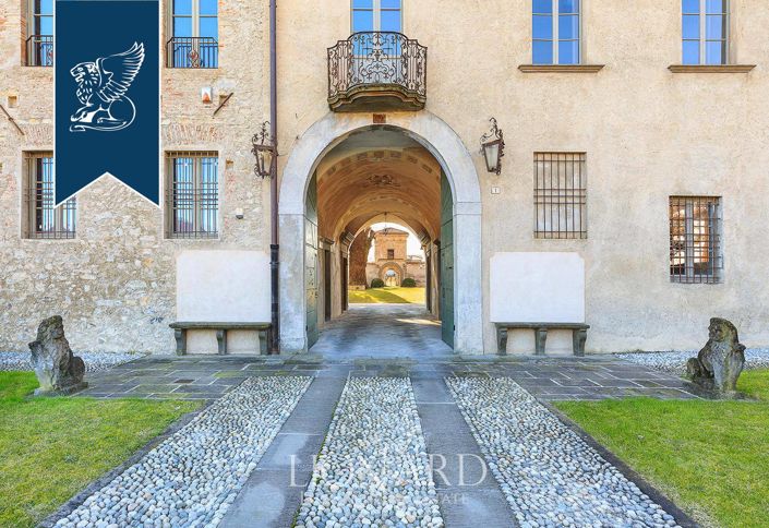 Image No.10-30 Bed Property for sale