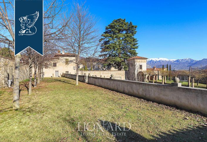 Image No.12-30 Bed Property for sale