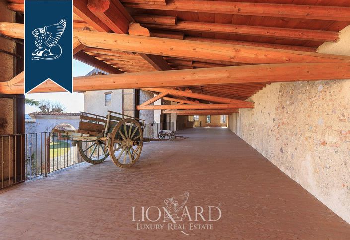 Image No.16-30 Bed Property for sale