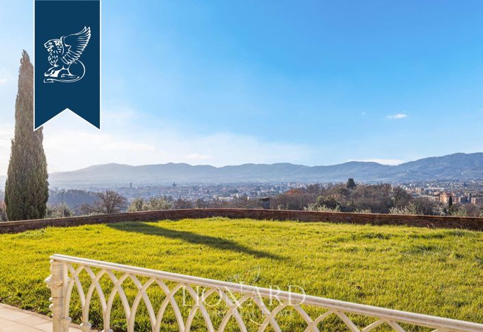 Image No.8-12 Bed Villa for sale