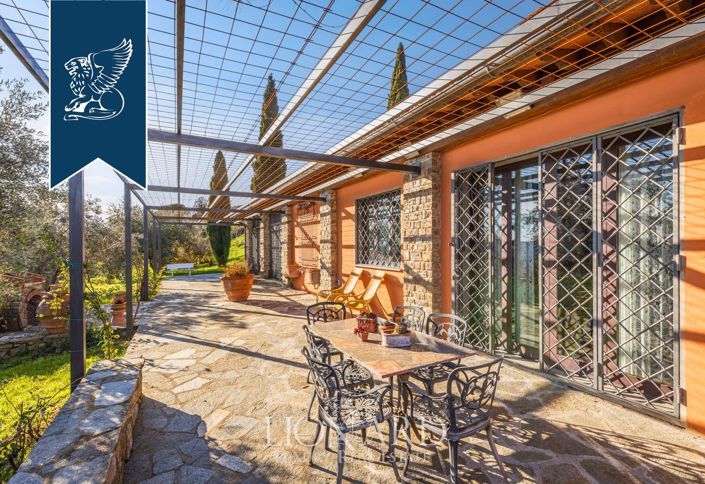 Image No.16-30 Bed Farmhouse for sale