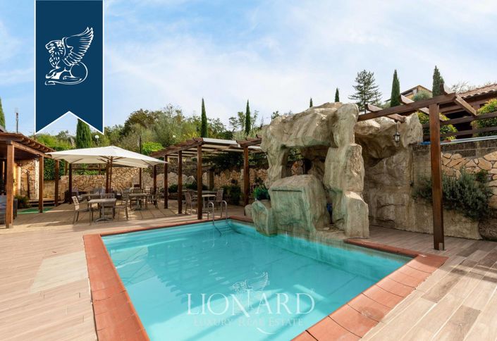 Image No.4-15 Bed Hotel for sale