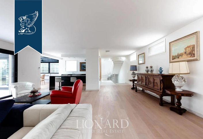 Image No.2-4 Bed Villa for sale