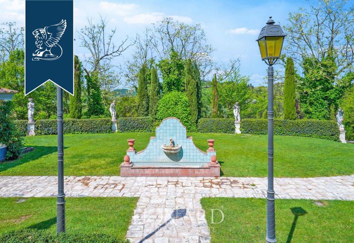 Image No.10-18 Bed Hotel for sale