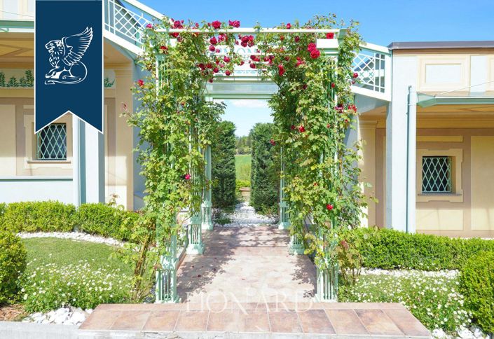 Image No.11-18 Bed Hotel for sale