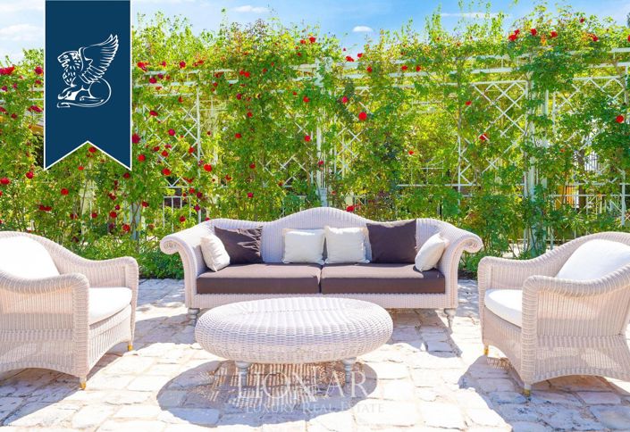 Image No.15-18 Bed Hotel for sale