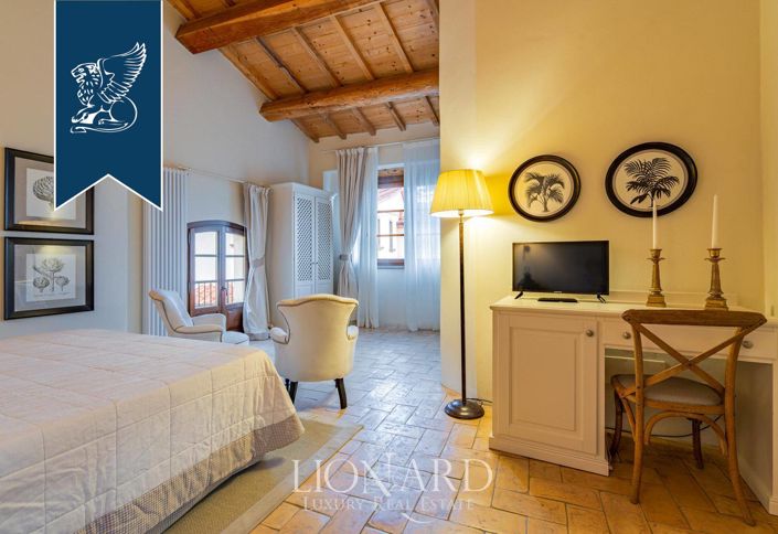 Image No.19-8 Bed Country House for sale