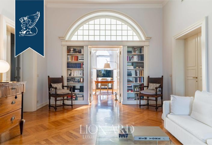 Image No.20-8 Bed Villa for sale