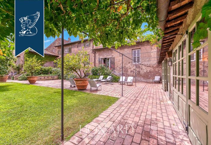 Image No.10-8 Bed Villa for sale