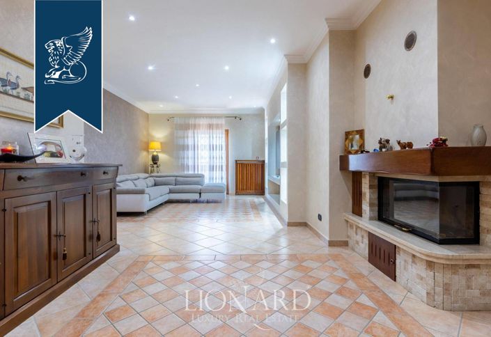 Image No.12-5 Bed Villa for sale