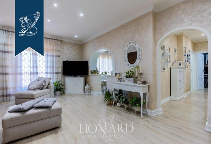 Image No.17-5 Bed Villa for sale