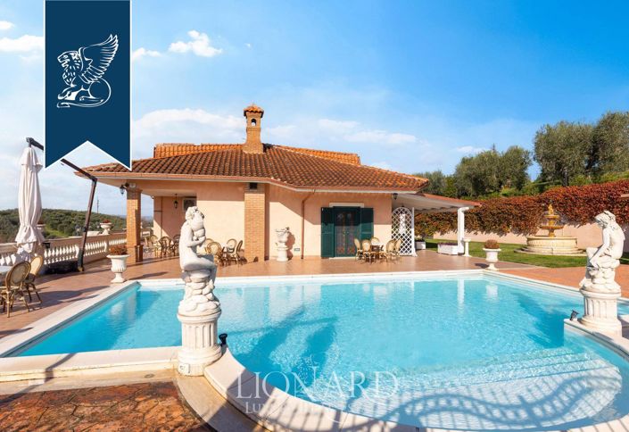 Image No.2-5 Bed Villa for sale