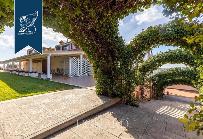 Image No.9-5 Bed Villa for sale