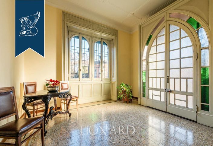 Image No.12-19 Bed Villa for sale