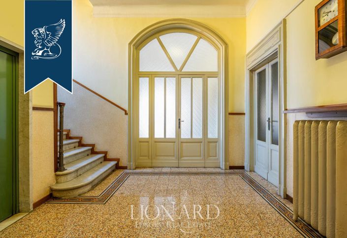 Image No.16-19 Bed Villa for sale