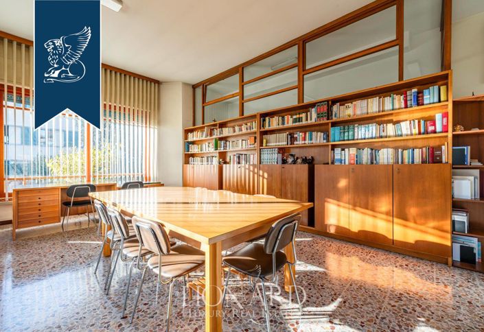 Image No.19-19 Bed Villa for sale