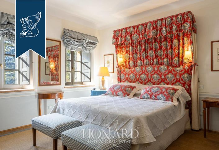 Image No.12-6 Bed Property for sale