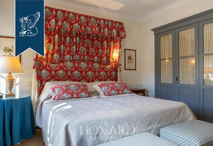 Image No.13-6 Bed Property for sale