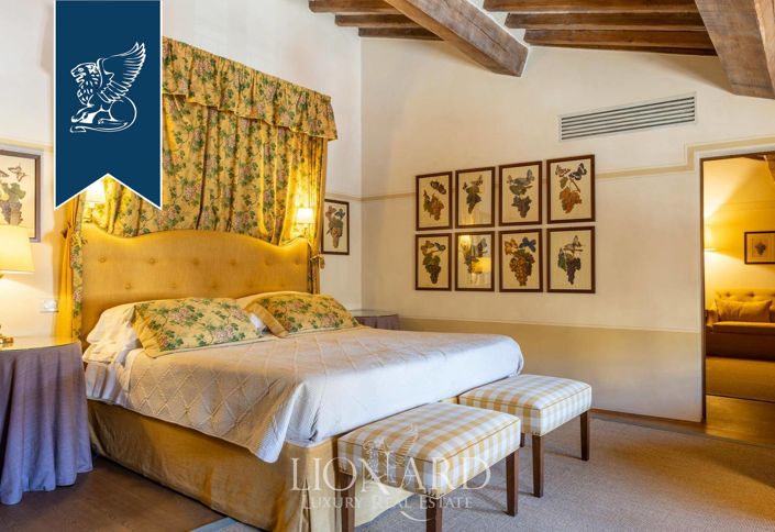 Image No.18-6 Bed Property for sale