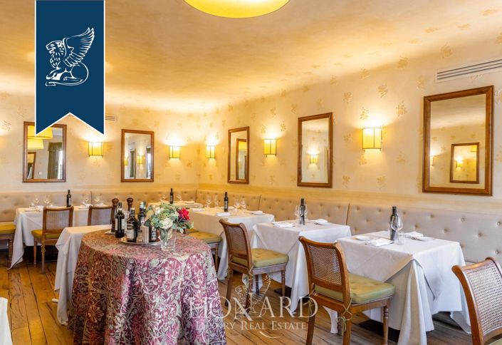 Image No.4-6 Bed Property for sale