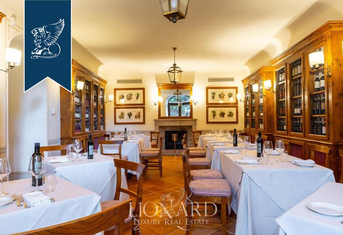 Image No.5-6 Bed Property for sale