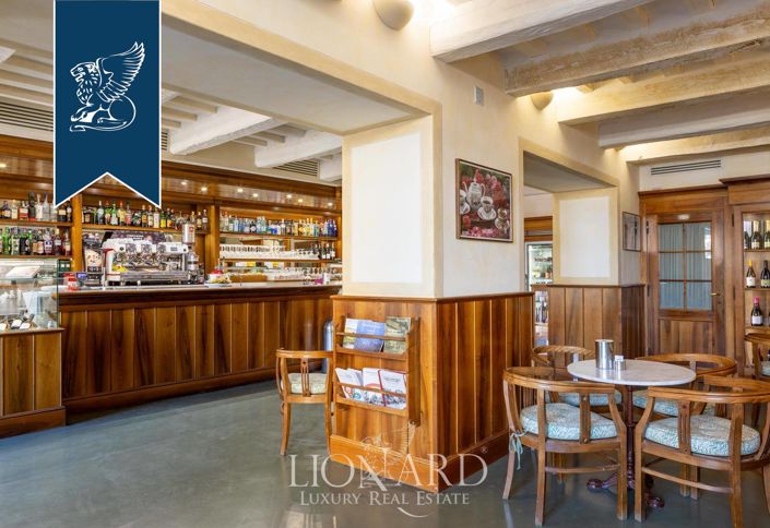 Image No.8-6 Bed Property for sale