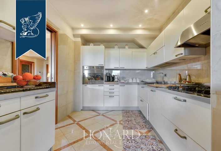 Image No.14-3 Bed Apartment for sale