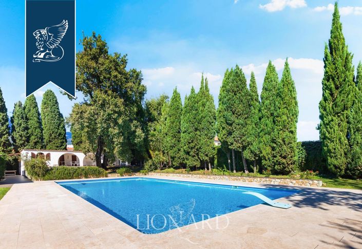 Image No.13-20 Bed Property for sale