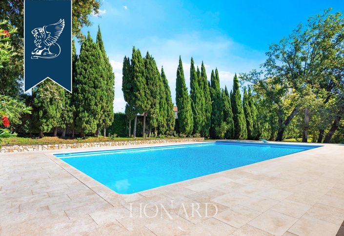 Image No.14-20 Bed Property for sale