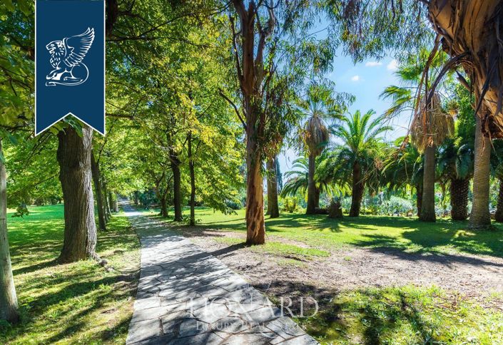 Image No.15-20 Bed Property for sale