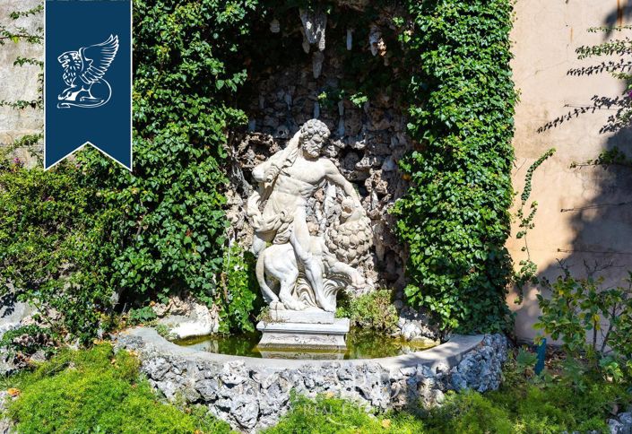 Image No.16-20 Bed Property for sale