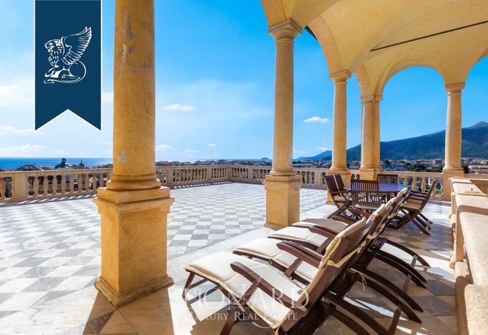 Image No.8-20 Bed Property for sale