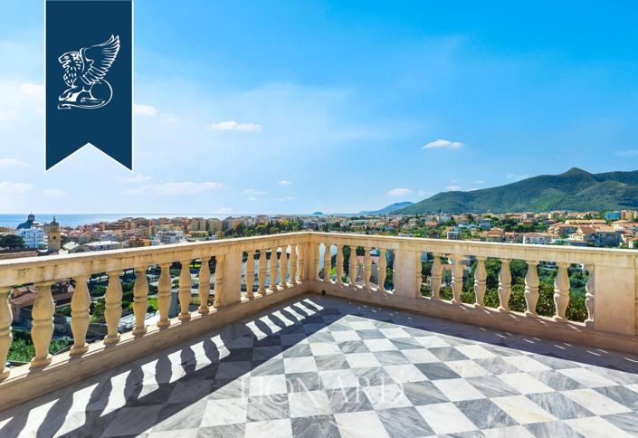 Image No.9-20 Bed Property for sale