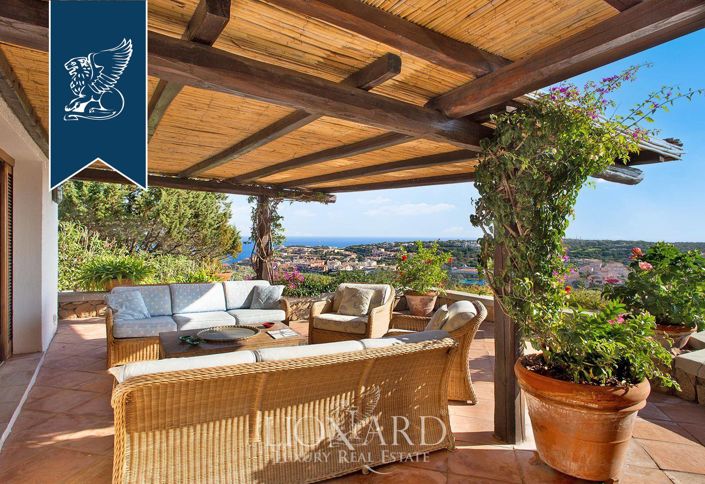 Image No.1-9 Bed Villa for sale