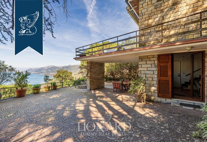 Image No.11-10 Bed Villa for sale