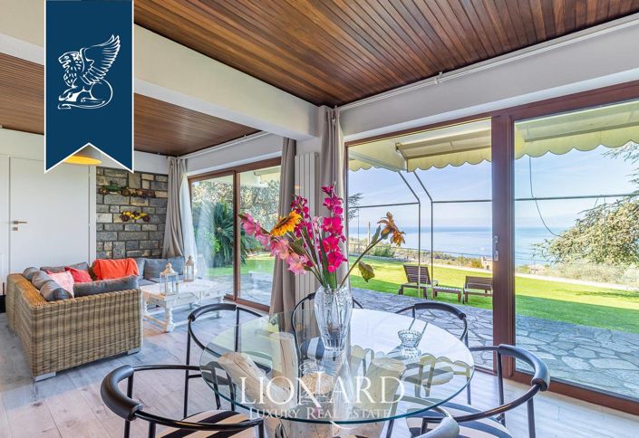 Image No.13-10 Bed Villa for sale