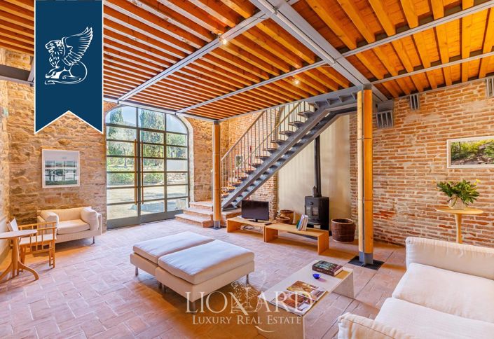 Image No.17-23 Bed Farmhouse for sale