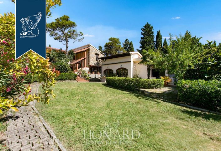 Image No.5-8 Bed Country House for sale