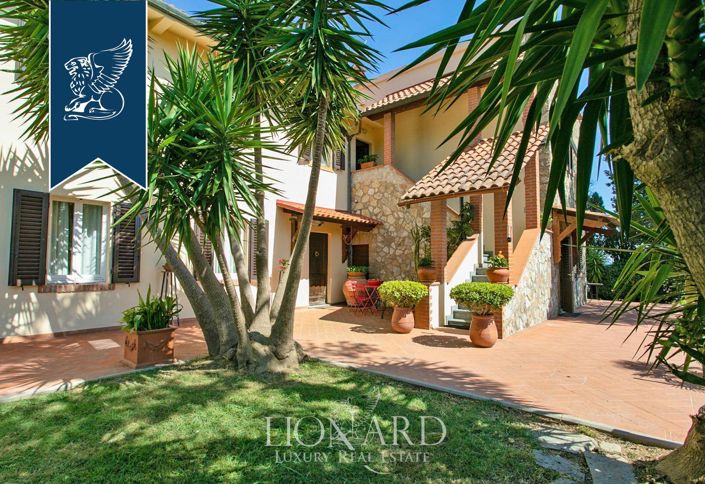 Image No.9-8 Bed Country House for sale