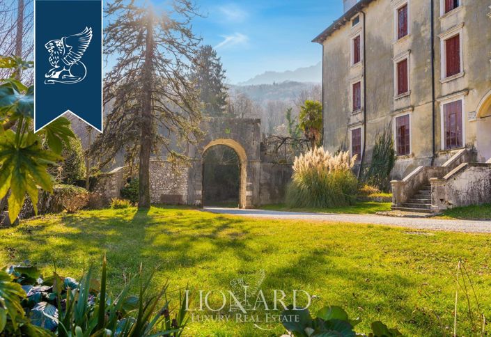 Image No.11-10 Bed Villa for sale