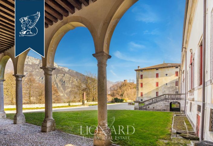 Image No.17-10 Bed Villa for sale